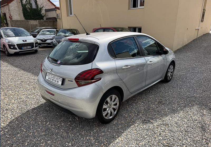 Peugeot 208 1.6 BlueHDI 100ch GPS/CLIM/REG/LIM — photo 2