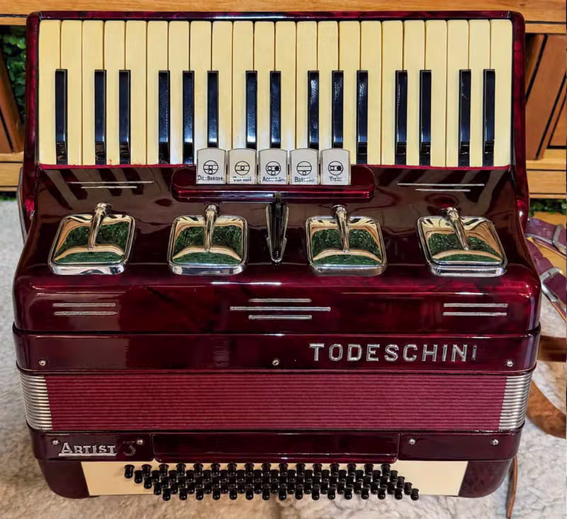 Acordeon Todeschini Artist 3 120 Baixos