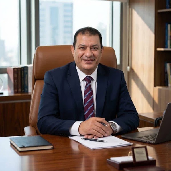 الدكتور أحمد عبد المدبر استشاري الجراحة العامة