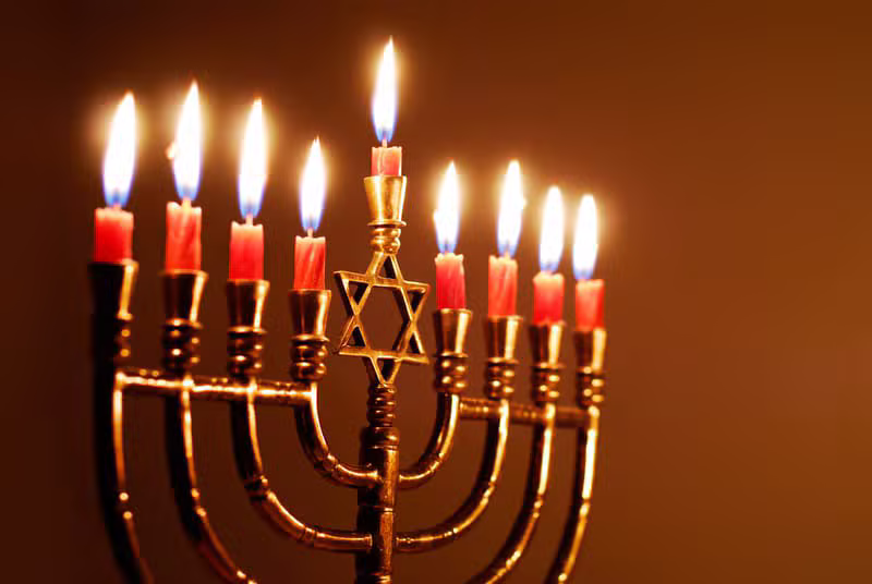 חנוכיית כסף מהודרת
