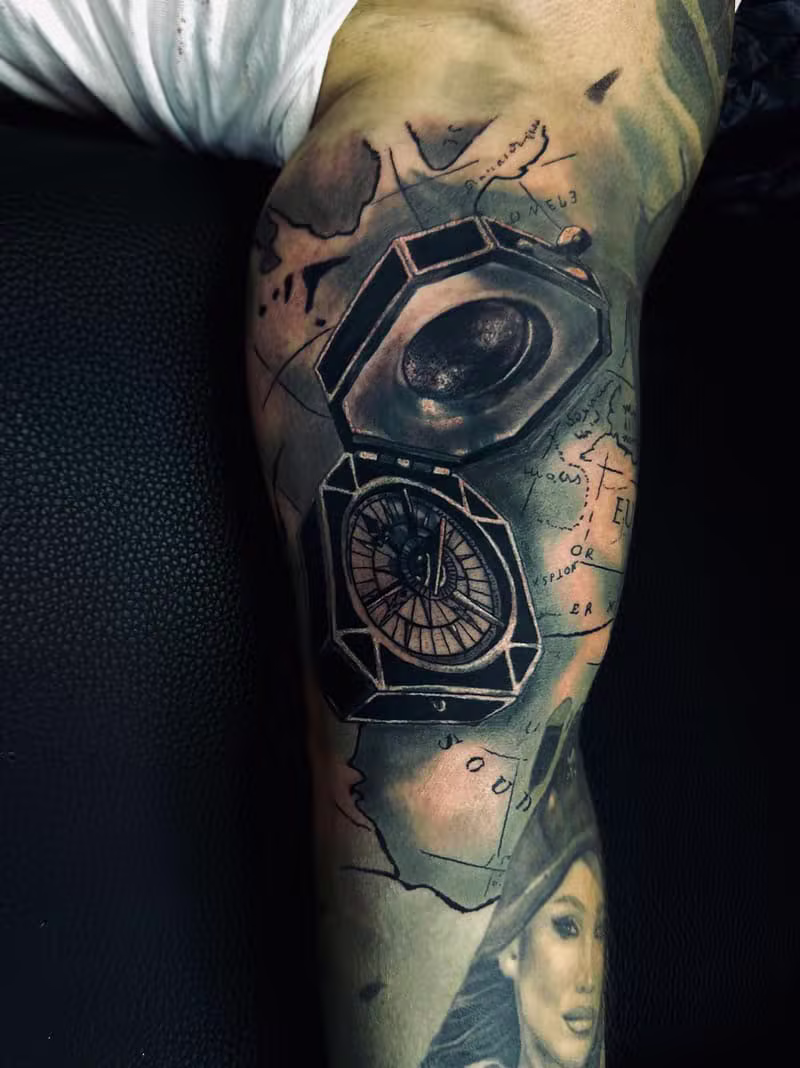 Kompass & Landkarte Tattoo von PALA INR ART