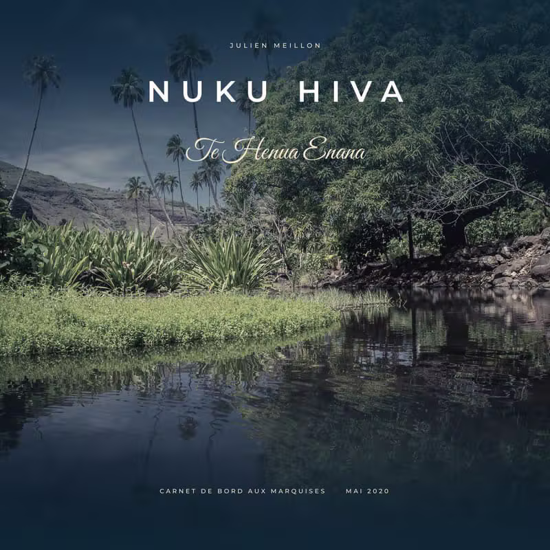 Couverture du carnet de bord Nuku Hiva, Te Henua Enana : végétation luxuriante et reflets sur l'eau, îles Marquises en Polynésie française