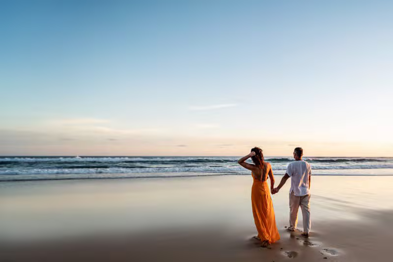 Photographe de mariage en Guadeloupe : raconter l'amour les pieds dans le sable