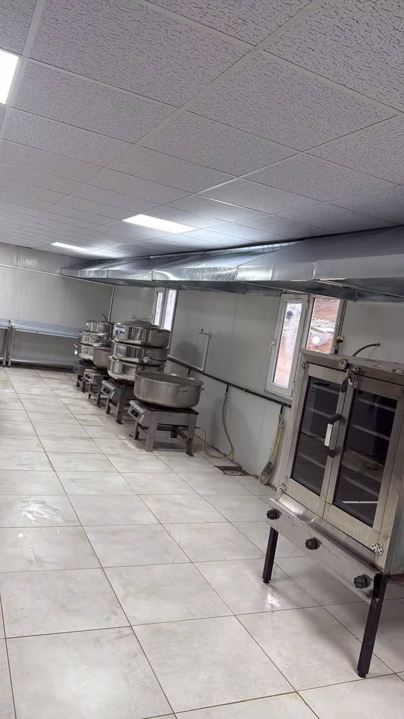 Günlük yemek menüsü: pilav, çorba ve köfte porsiyonu