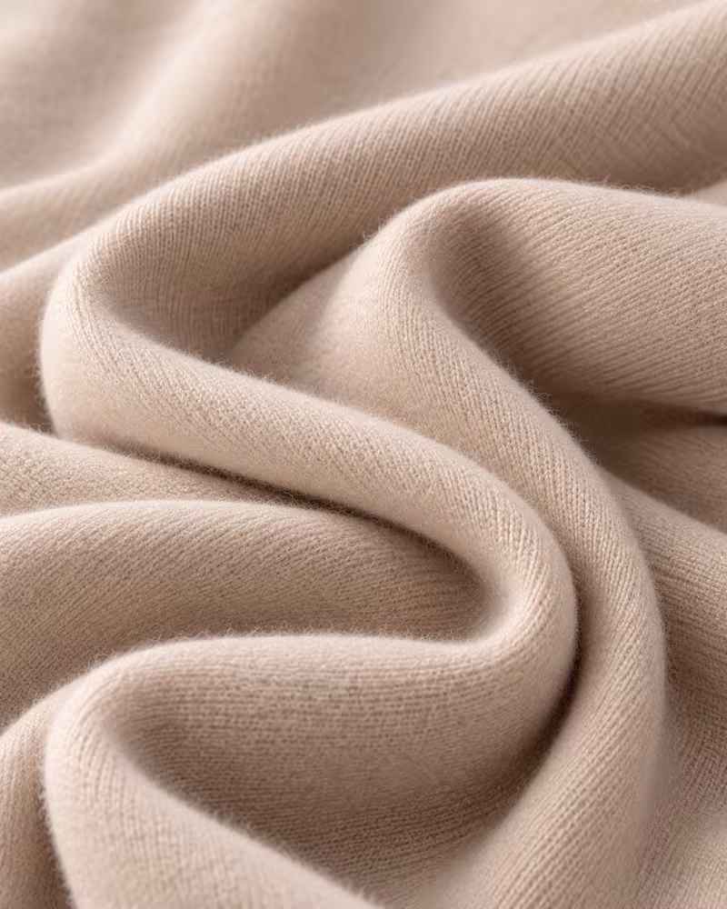 Soft beige cashmere knit with fine fibres