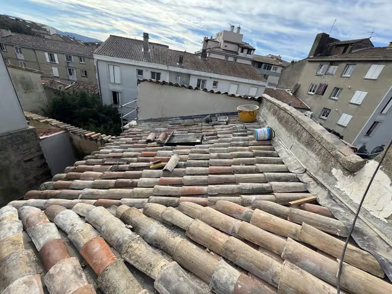 Réfection de toiture en tuiles à Marseille 8e