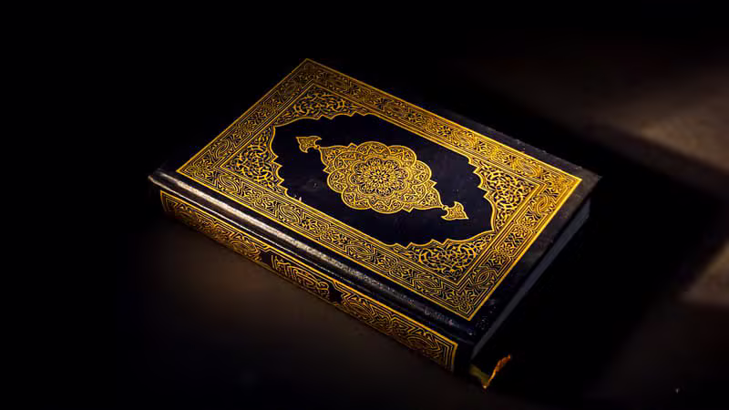 Pile d'ouvrages islamiques