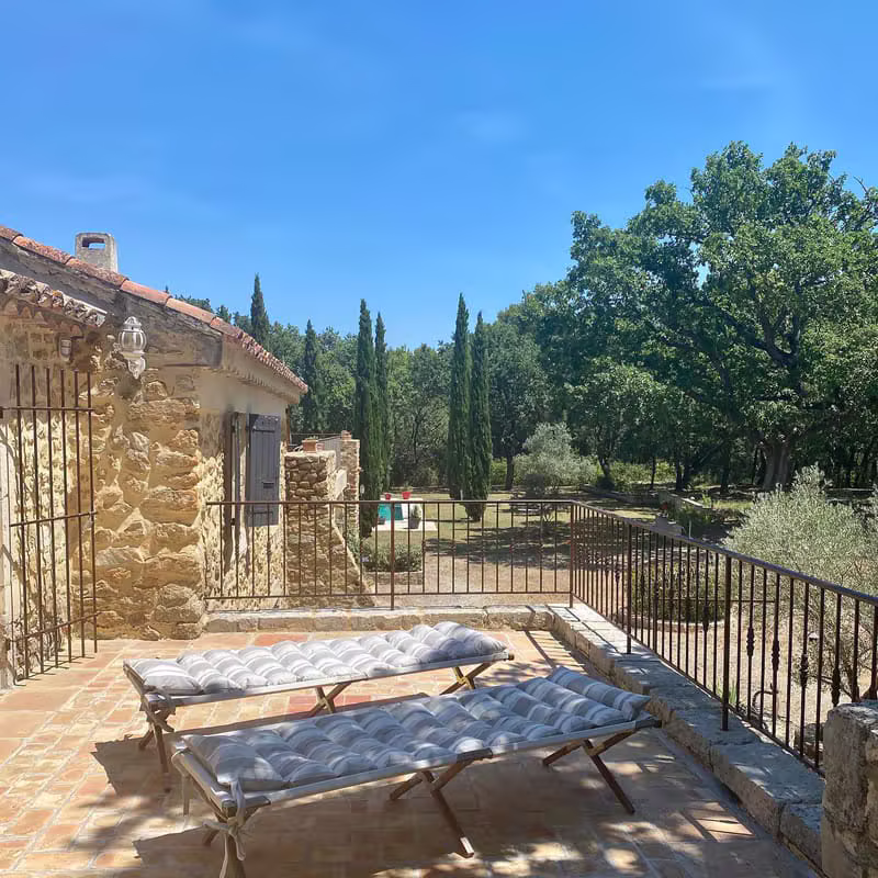 Terrasse du Domaine du Commandeur à Mondragon