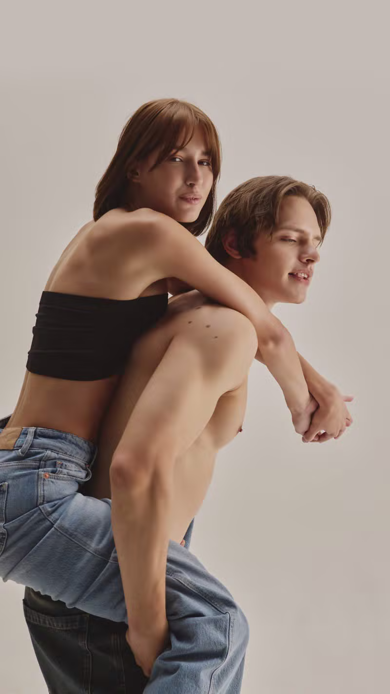 透明感のある肌を目指す女性の美肌ポートレート