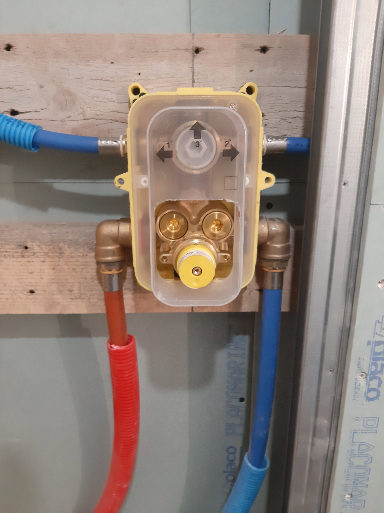 corp encastré pour mitigeur de douche 