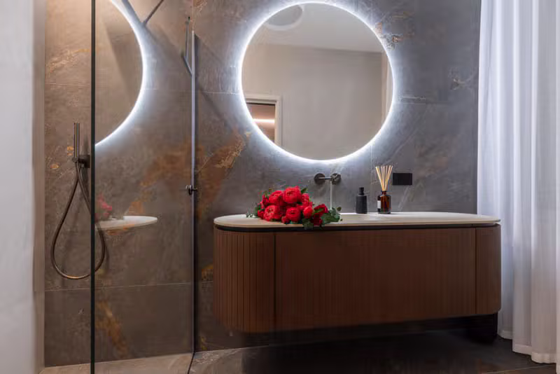 Salle de bain avec douche à l'italienne à Tournai