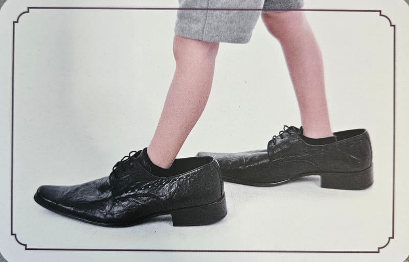 האם אתם הולכים בנעליים של מישהו אחר?