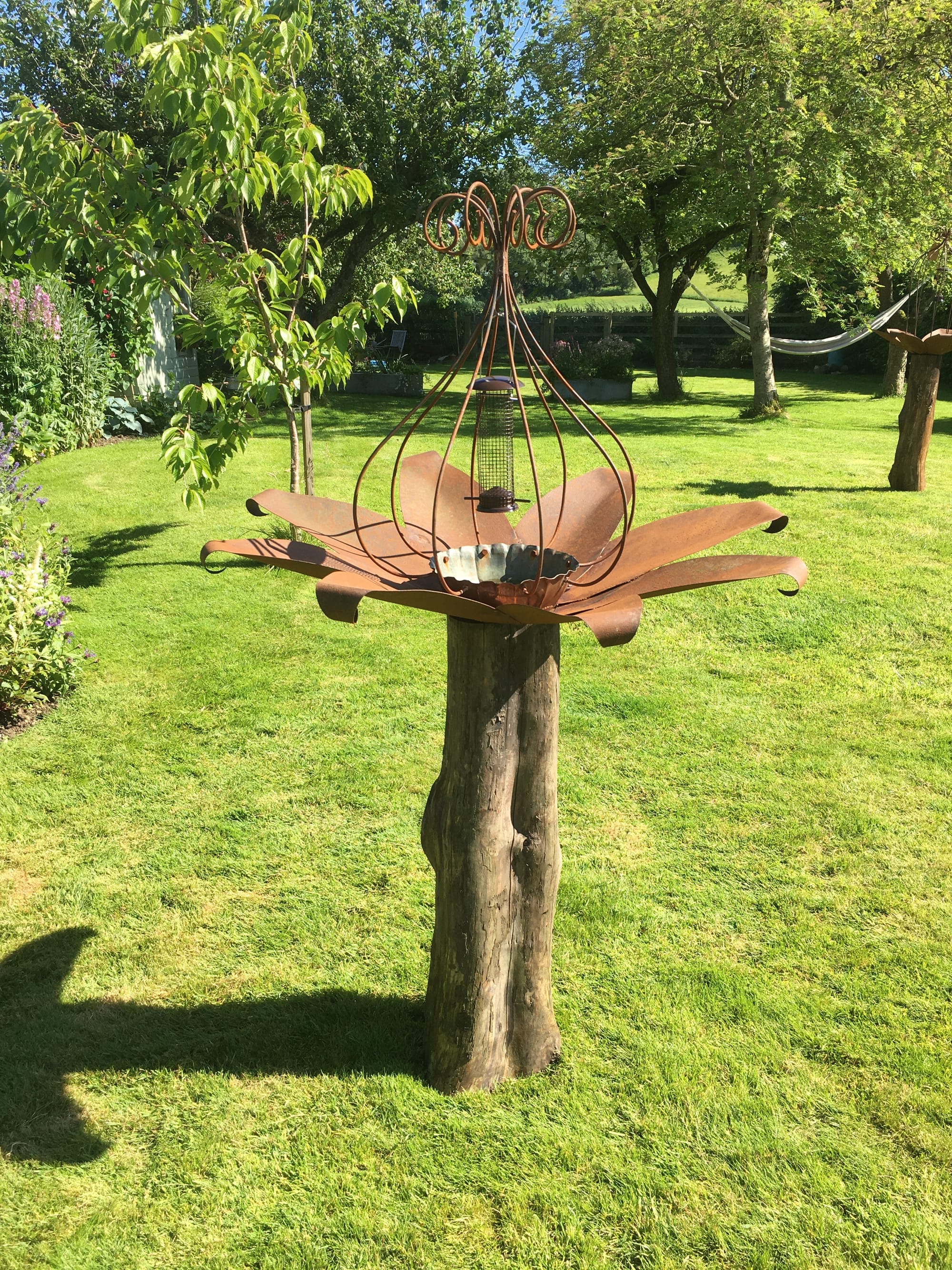 Flower birdbath / feeder