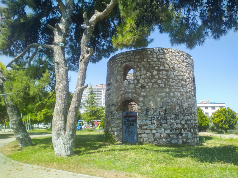 PAPAZ KULESİ: RESTORE EDİLECEKTİ; ÇÖPLÜĞE DÖNDÜ