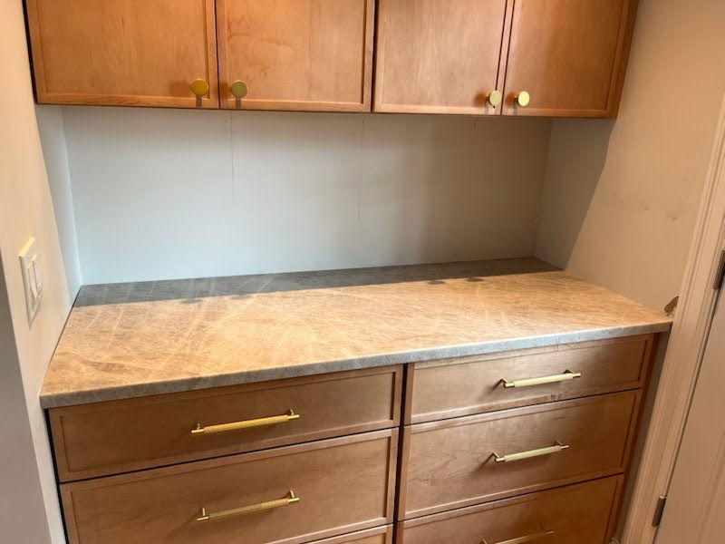 Slim shaker Oak with TJ mahal Quartzite