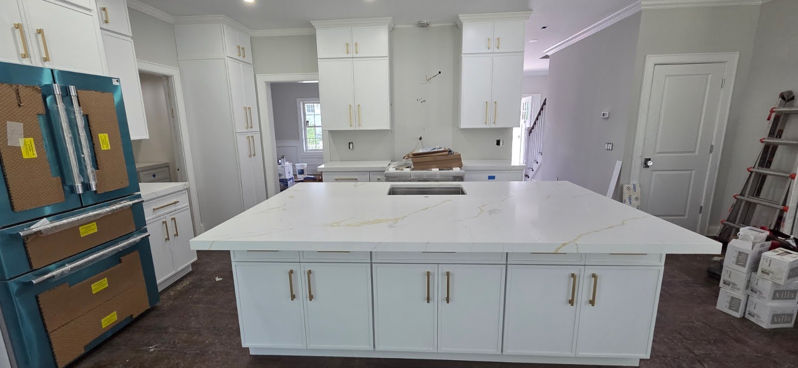 Slim White shaker with 203 Gold Calacatta Quartz