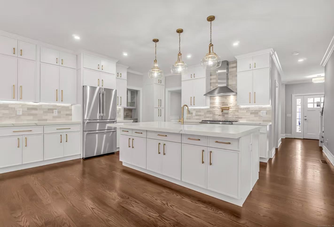 Slim White shaker with 203 Gold Calacatta Quartz