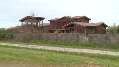 Procès de la "maison de l'horreur" : le "gourou" condamné à 30 ans de prison pour viols, actes de torture et barbarie et séquestration, les compagnes acquittées