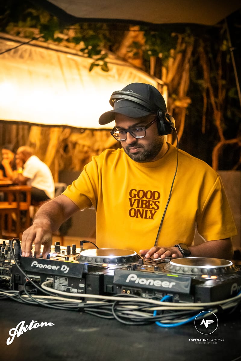 DJ