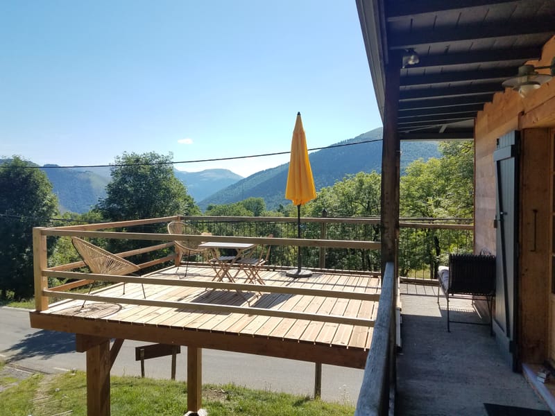 La terrasse avec vue sur les sommets du Luchonnais