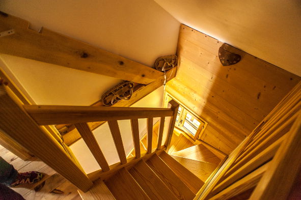 Un escalier tout en bois