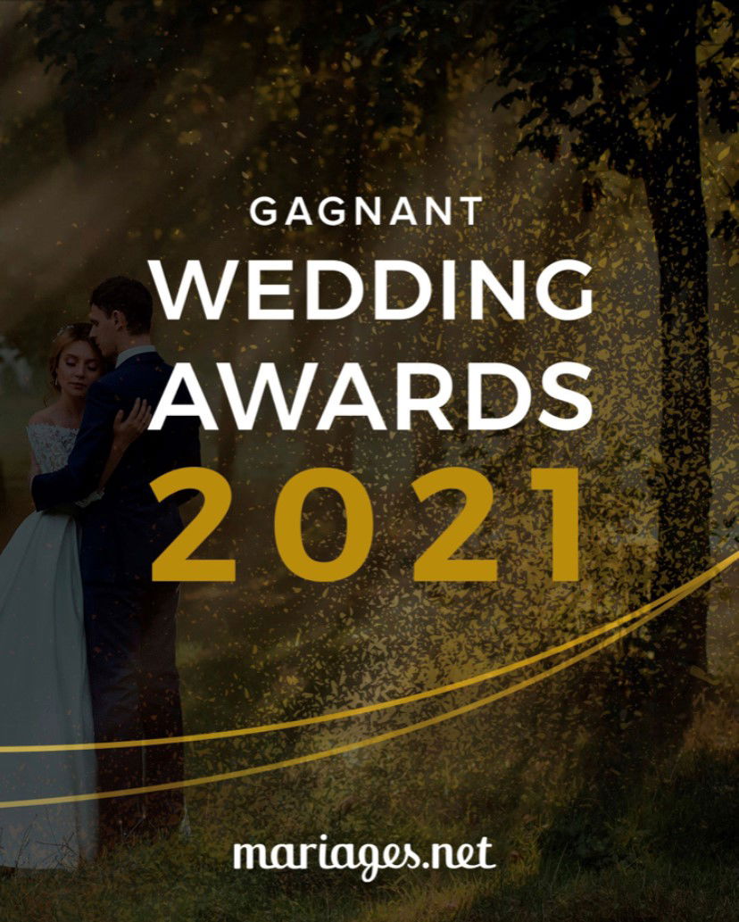 WEDDING AWARDS 2021 by Mariages.net GRÂCE AUX WEDDING AWARDS UN VENT D’OPTIMISME SOUFFLE SUR LES PROFESSIONNELS DU SECTEUR APRÈS UNE ANNÉE DIFFICILE POUR LES MARIAGES. Pena de la Trova obtient le Wedding Awards de Mariages.net, en reconnaissance à son talent et à son professionnalisme après une année difficile pour le secteur nuptial Mariages.net célèbre la 7ème édition du prestigieux concours des Wedding Awards, auquel ont participé plus de 44 000 entreprises inscrites sur le portail. Exceptionnellement, pour cette édition, participent au concours les professionnels de 2019, dernière saison des mariages célébrée avec normalité et ceux de 2020. Les Wedding Awards sont les seuls prix du secteur basés sur les avis des couples mariés et c’est précisément de là qu’ils tirent leur valeur. Pena de la Trova, de la catégorie Musique, a reçu le Wedding Awards 2021 qui le désigne comme l’un des professionnels les plus recommandés par les couples de Mariages.net. Vous pouvez consulter la liste complète des lauréats des différentes catégories sur mariages.net/wedding-awards.  Saint-Just, 16 Avril 2021. Pena de la Trova, professionnel incontournable pour les mariages de Saint-Just, a obtenu le prix du Wedding Award 2021 dans la catégorie Musique. Une reconnaissance à son talent mais aussi au professionnalisme dont il fait preuve auprès des couples qui organisent leur mariage, et qui l’accrédite comme l’un des meilleurs professionnels de mariage du pays. Pena de la Trova a reçu un total de 36 avis sur sa vitrine Mariages.net et la note de 4.9 sur 5.0 attribuée par les couples qui ont fait appel à ce prestataire pour organiser leur mariage. Mariages.net, portail nuptial leader dans le monde du groupe The Knot Worldwide, célèbre une nouvelle édition du prestigieux concours des Wedding Awards et a annoncé le nom des professionnels et entreprises qui ont remporté le Wedding Award en 2021. Cela fait déjà sept ans que le portail de mariage leader en France organise cette remise de prix. Cependant, cette année nous sommes confrontés à une édition très spéciale en raison des circonstances exceptionnelles engendrées par une pandémie qui a particulièrement affecté le secteur nuptial. C'est pourquoi, à l'objectif premier des Wedding Awards - celui de reconnaître l'excellence du service offert par les entreprises du secteur - s’ajoute cette année celui de mettre en valeur le travail des professionnels qui ont réussi à gérer efficacement avec les couples la réorganisation de leur mariage ainsi que l’organisation des « mariages Covid » qui ont pu être célébrés en respectant des mesures sanitaires qui ont rendu la tâche particulièrement difficile. L'édition 2020, a salué l’excellent travail de milliers de professionnels qui ont témoigné leur amour pour les mariages bien au-delà de la célébration : faire face aux changements d'horaires, soutenir les couples, gérer les périodes creuses ainsi que les équipes en temps de crise. En 2021, dans l’attente d’une reprise de la saison des mariages, les Wedding Awards sont un moyen de continuer à les récompenser pour leurs efforts et le travail fourni au sein du secteur nuptial. Cette année, ces prix sont basés sur plus de 7 millions d'avis de couples publiés sur le portail. Un chiffre important qui ne cesse d'augmenter et qui fait la fierté des professionnels récompensés qui gardent intacte l’envie de conserver leur prix, édition après édition, notamment cette année, lors de laquelle ils doivent montrer plus que jamais l’excellence du travail accompli auprès des couples. Les Wedding Awards 2021 récompensent 5% des entreprises qui ont obtenu le plus d’avis et les meilleures notes dans chaque catégorie parmi plus de 44 000 entreprises, en prenant également en compte le professionnalisme et la qualité du service offert. Le rôle le plus important est donc tenu par les couples qui, grâce à leurs avis et après avoir bénéficié des services des professionnels lors de leurs mariages, élisent les gagnants. C'est précisément pour cette raison que ce prix est devenu une référence dans le secteur et un critère de choix pour les couples qui, année après année, organisent leur mariage. À titre exceptionnel et pour soutenir le secteur, cette année les avis de 2019 ont à nouveau été pris en compte, puisqu'ils correspondent à la dernière saison de mariages, célébrés de façon « normale ». À ces derniers viennent s’ajouter les avis de 2020.  "Célébrer les Wedding Awards cette année n’a pas été facile car toutes les entreprises du secteur méritent d’être récompensées pour la façon dont elles gèrent la situation. Nous savons aussi, d'après les conversations que nous avons eues avec des milliers de couples, qu'ils font preuve d'empathie et de souplesse, ce qui montre une fois de plus qu'ils sont animés par un véritable amour de leur travail. C'est pourquoi, chez Mariages.net, nous pensons que cette édition spéciale est nécessaire car c'est notre façon de montrer que les mariages n'ont pas vécu une année blanche en termes d’effort de la part des professionnels du secteur. Ces derniers ont plus que jamais travaillé à la réorganisation des célébrations, à établir des plans A, B et C pour les couples, à organiser des mariages en toute sécurité. En un mot : ils se sont réinventés. Pour toutes ces raisons, ces prix doivent servir à maintenir le secteur actif et à aider les couples qui, aujourd'hui plus que jamais, recherchent des professionnels pour leur mariage et ont besoin d’avoir pleinement confiance en eux afin de les engager pour leur grand jour" - déclare Nina Pérez, CEO de Mariages.net. Les prix Wedding Awards sont répartis en 20 catégories : Réception, Traiteur, Photo, Vidéo, Musique, Voiture de mariage, Faire-part, Cadeaux aux invités, Fleurs et Décoration, Animation, Organisation, Wedding cake, Mariée et Accessoires, Marié et Accessoires, Beauté et bien-être, Bijoux, Lune de Miel, Transports, Officiants et Autres services. À Propos de Mariages.net Mariages.net, portail leader du mariage en France et à échelle mondiale, a vu le jour afin d’aider les mariés à organiser un mariage à leur image, de façon ludique et pratique. Grâce à sa présence internationale, le portail, qui fait partie du groupe TheKnot Worldwide, dispose aujourd’hui d’un annuaire de plus de 700 000 professionnels du secteur. Il compte une communauté de plus de 2 500 000 mariées. Mariages.net propose un annuaire de professionnels qualifiés et met à disposition des futurs mariés des milliers d’idées et de conseils ainsi qu’un panel d’outils pour l’organisation de leur mariage : retro planning, liste des invités, gestion du budget, site de mariage, liste de mariage, catalogue nuptial… En 2016, Mariages.net a été élu meilleur site de l’année et site le plus populaire dans la catégorie Communauté. Le groupe The Knot Worldwide opère en Amérique du nord, Amérique du sud, Europe ainsi qu’en Asie avec une présence dans 16 pays (Etats-Unis, Canada, Royaume-Uni, France, Espagne, Italie, Brésil…) au travers des sites internet suivants : Bodas.net, WeddingWire.com, TheKnot.com, Matrimonio.com, Mariages.net, Casamentos.pt, Bodas.com.mx, Casamentos.com.br, Matrimonio.com.co, Matrimonios.cl, Casamientos.com.ar, Matrimonio.com.pe, Hitched.co.uk, Hitched.ie, Casamiento.com.uy, WeddingWire.ca et WeddingWire.in. Pour plus d’information : Tél : 0662218434 penadelatrova@live.fr