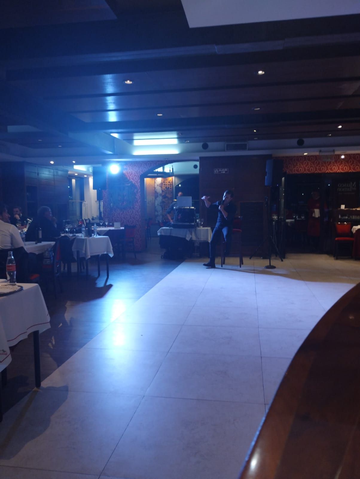 TODO EN UN SOLO LUGAR: CENA, SHOW Y DJ PISTA