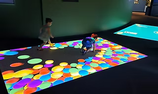 מערכת משחקי מקרן אינטראקטיבית – הופכים כל חלל לחוויה סוחפת