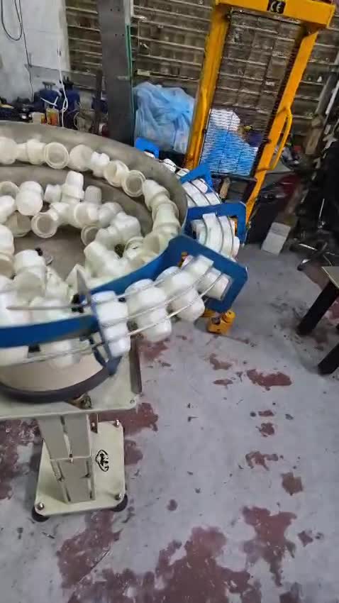 מערכת אוטומטית לפקקי מרכך כביסה