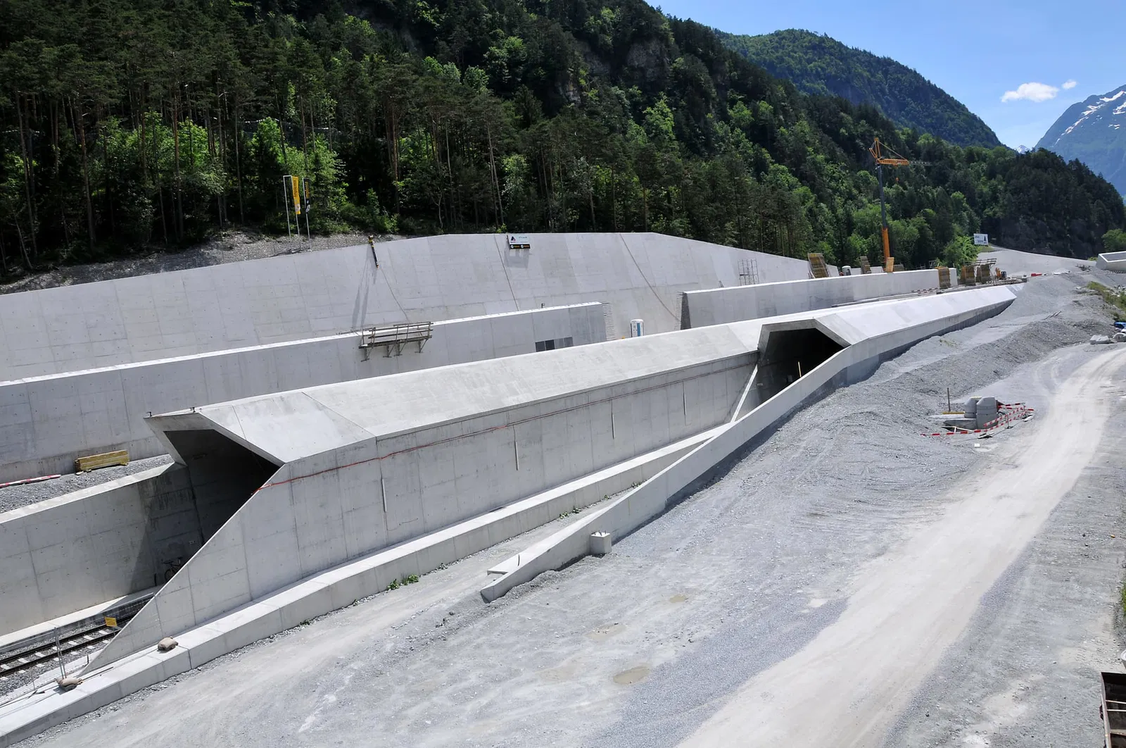 Portale Gotthard-Basistunnel Nordseite bei Erstfeld