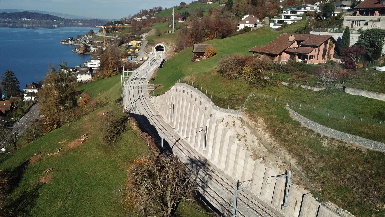 Drohnenaufnahme der neuen Doppelspur Walchwil © Emch+Berger