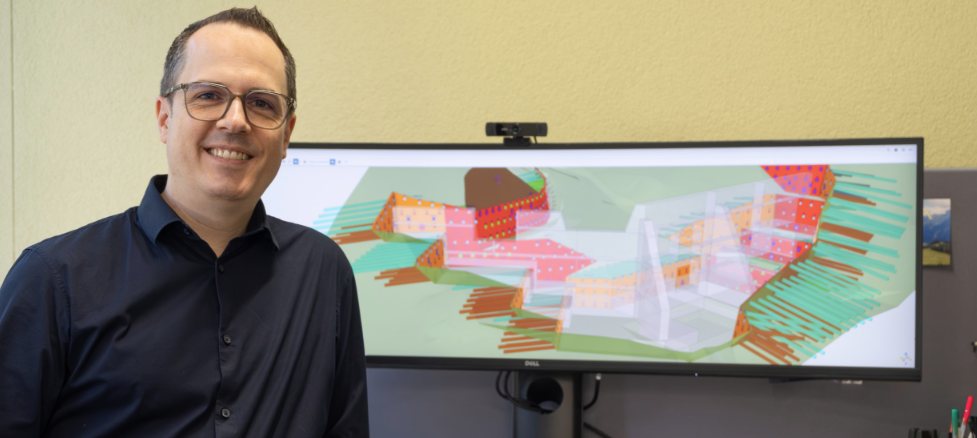 Modellierte Baugrube mit den Nagelwänden, HWS Dorfbächli in Hasliberg; Timo Urweider, Leiter Digitale Planung, Mätzener & Wyss Bauingenieure AG.