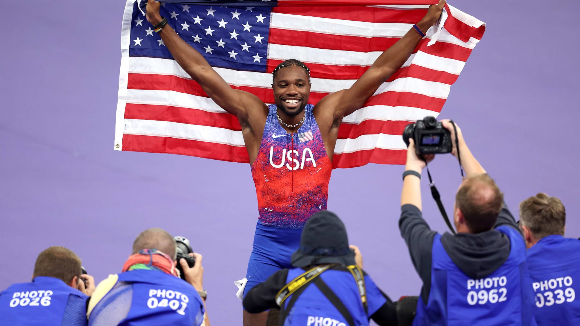 🇺🇸NOAH LYLES WON THE 100-METER OLYMPIC GAMES 2024 EVENT FOR TEAM USA TO CLAIM HIS FIRST GOLDMEDAL.