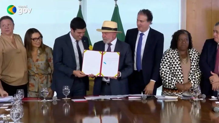 PROFESSIONAL LAWMAKERS BANS STUDENT FROM USING CELLPHONES IN RESPECTIVE SCHOOLS:BRAZIL BOLDLY JOINTS GROWING LIST OF COUNTRIES.