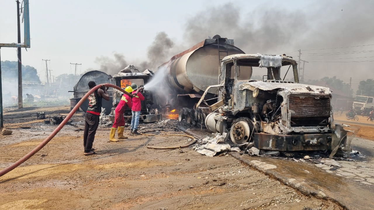 FUEL TANKER TRUCK BLAST KILLS AT ESTIMATEDLY 70 CIVILIANS IN NIGERIA.