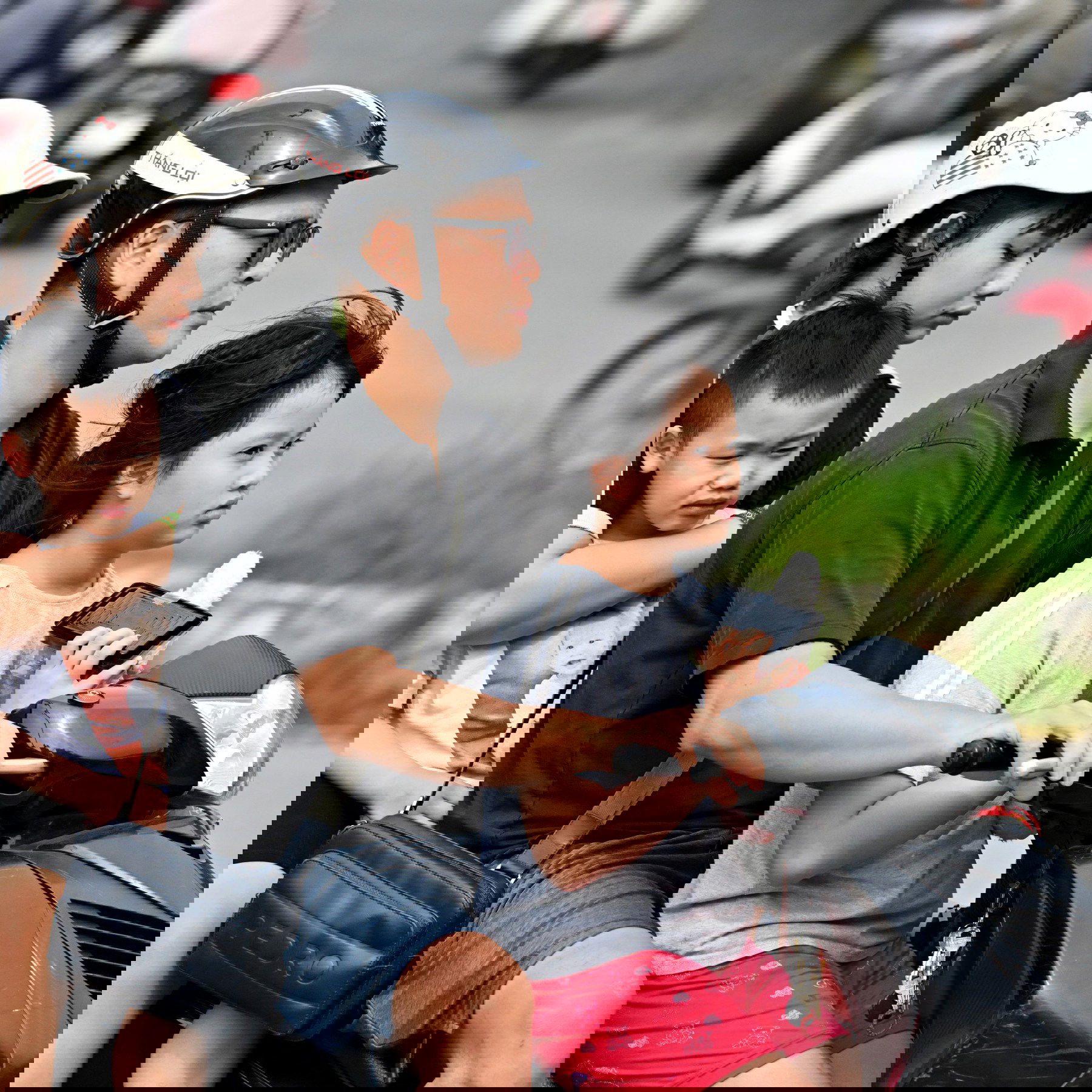 ALLEGED VIETNAM NATIONAL ASSEMBLY REMOVED A CLAUSE OF POPULATION ORDINANCE THAT SAYS PARENTS SHOULD HAVE "ONE OR TWO CHILDREN";STATE-RUNED MEDIA SAID.