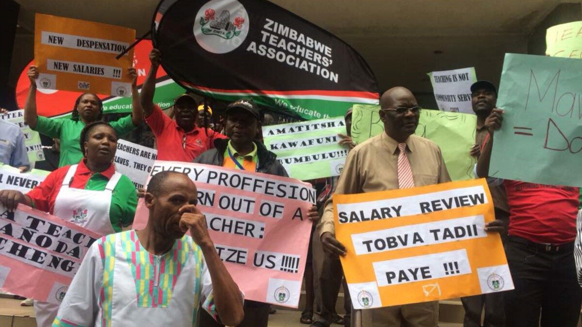 ZIMBABWE TEACHERS ALLEGEDLY DEMAND SUBSTANTIAL LIVINGWAGE IN MANICALAND PROTEST.