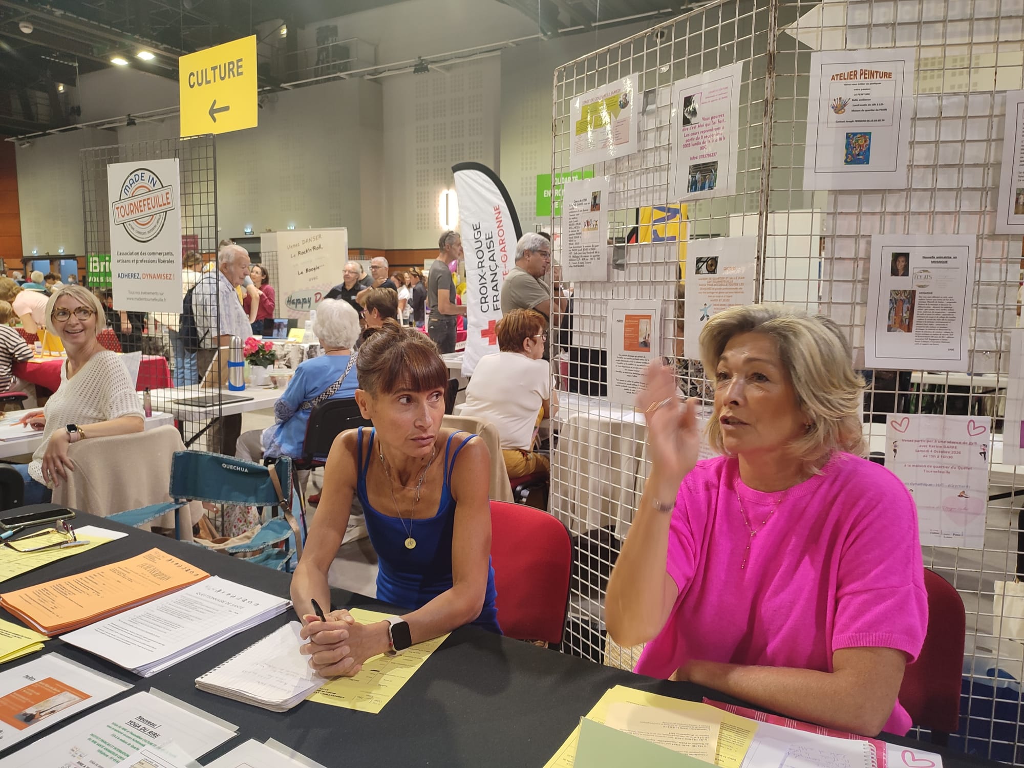 Karine et Séverine nos professeures de gym et de pilâtes sont là pour renseigner