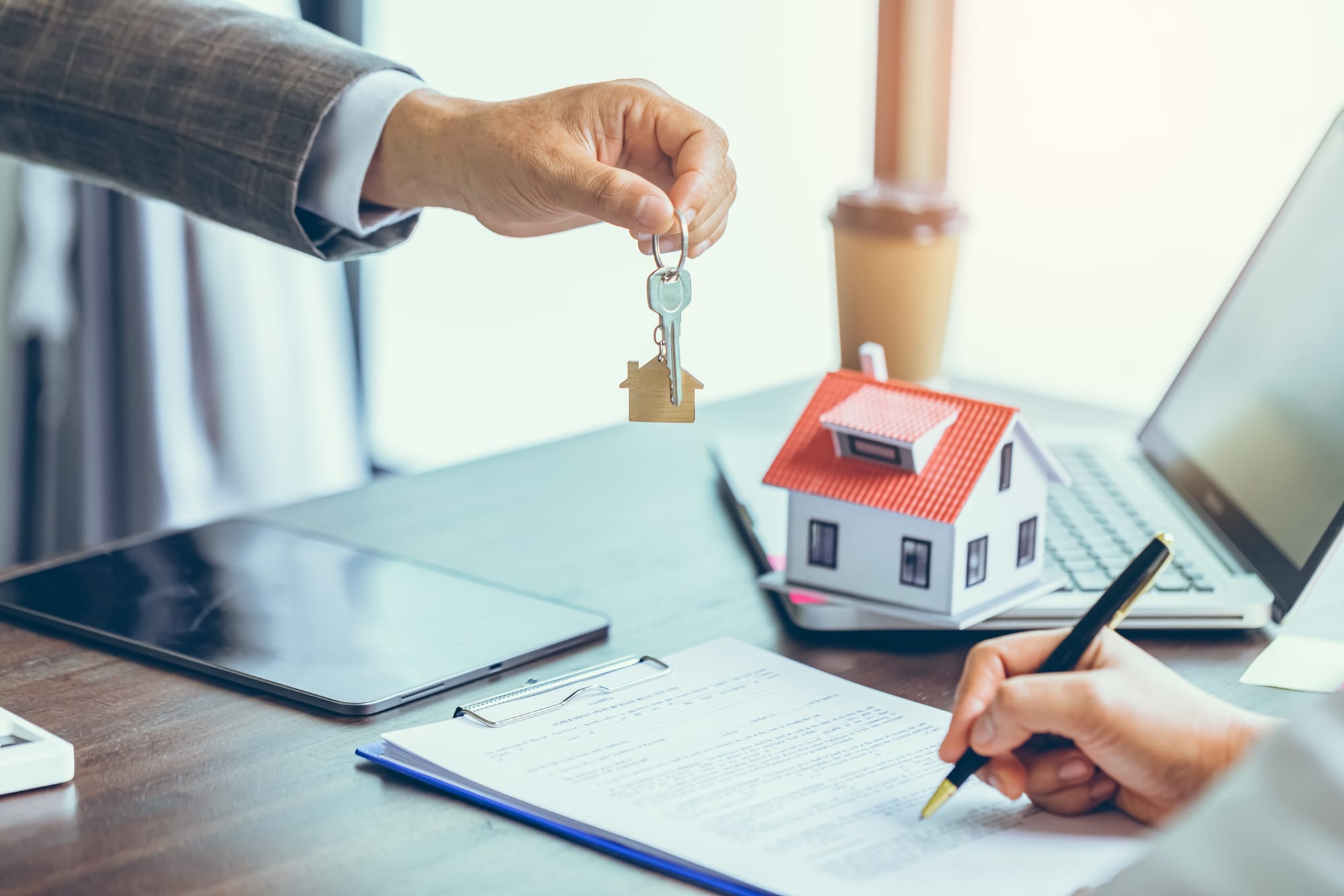 💰 What Are Closing Costs? (And What You Should Know Before You Buy)