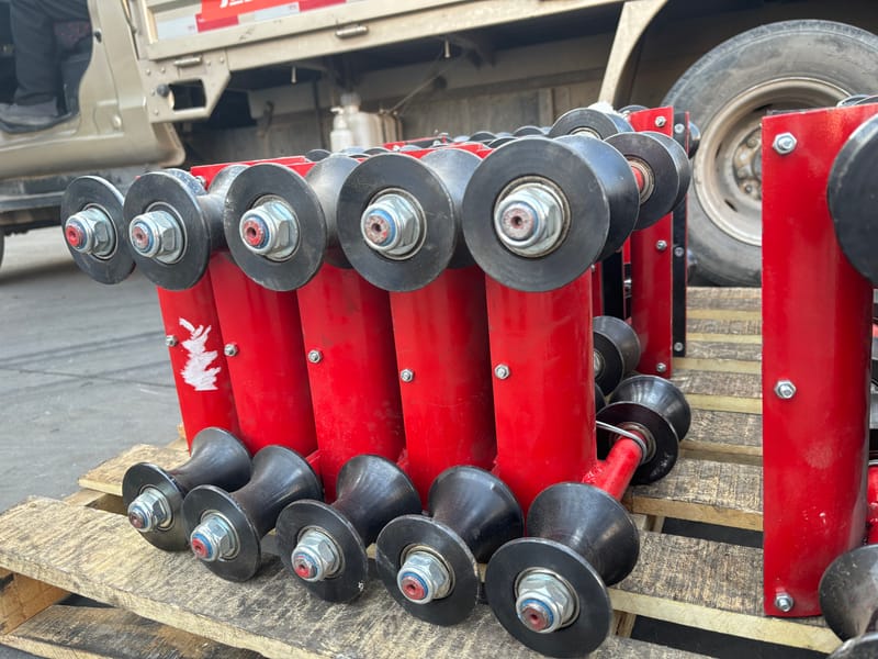 Pipe roller