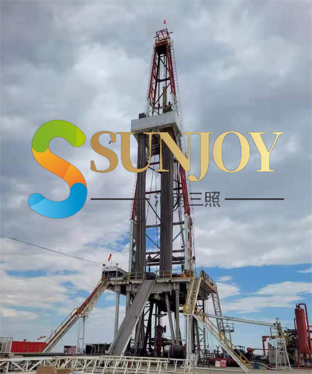 Plateforme de forage pétrolier terrestre