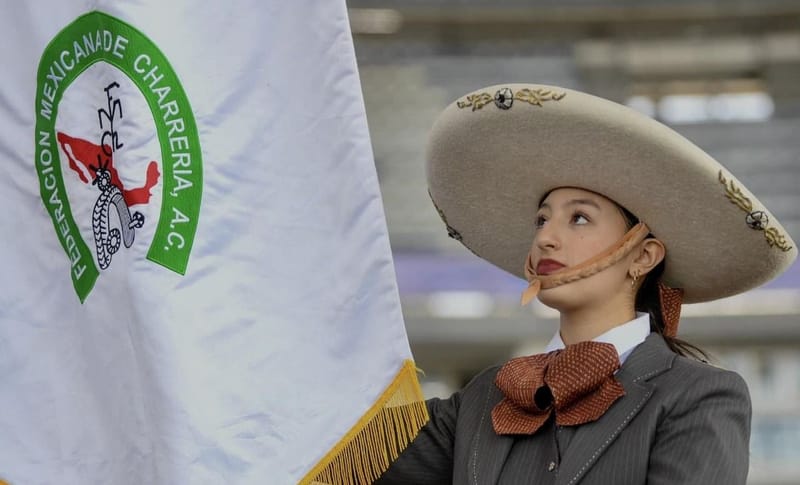 CORONAN HOY COMO REINA A SANDRA VIÑUELA MORENO