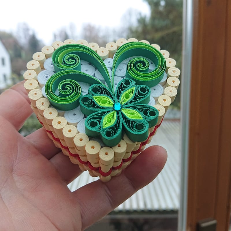Unikate Handarbeit. Ca. 10x5cm. Farbwünsche gern von uns erfüllt. 26€.