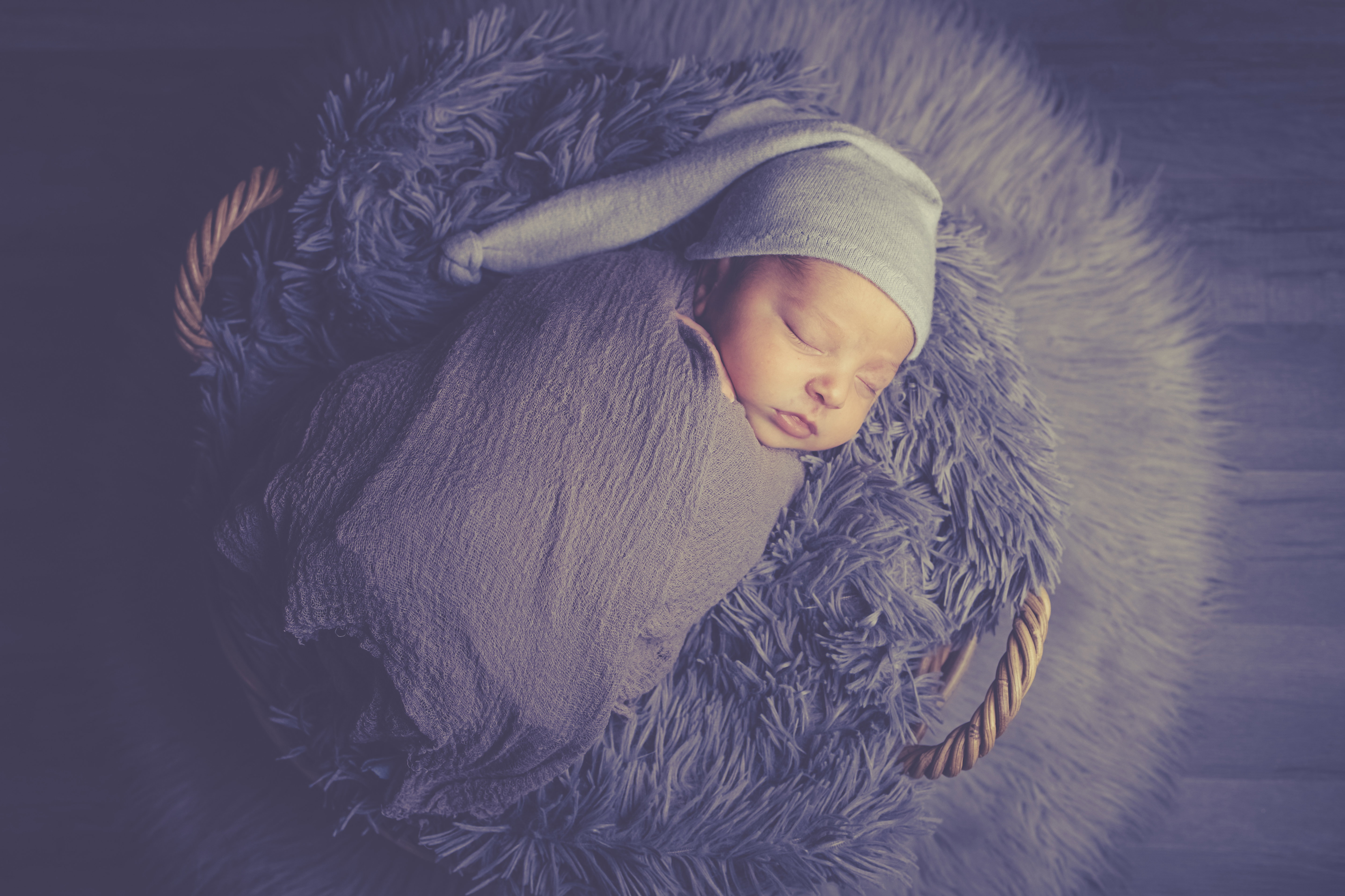 photo de famille sur fond blanc en noir et blanc