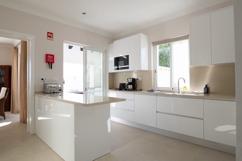 Top 12 Questions to Ask Before Hiring Interior Contractors for a Modular Kitchen