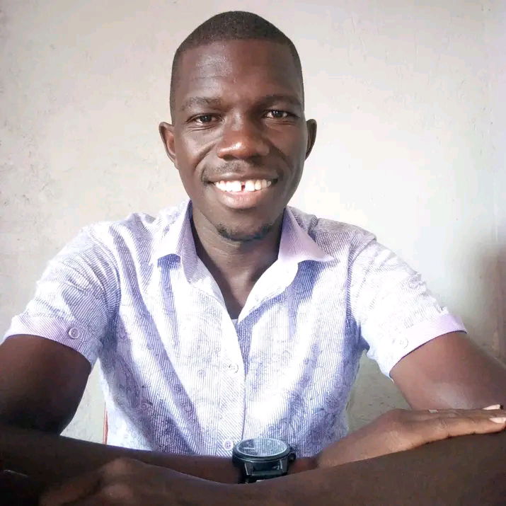 Julius Apeku tritt der People Power Front bei und wird amtierender Sprecher