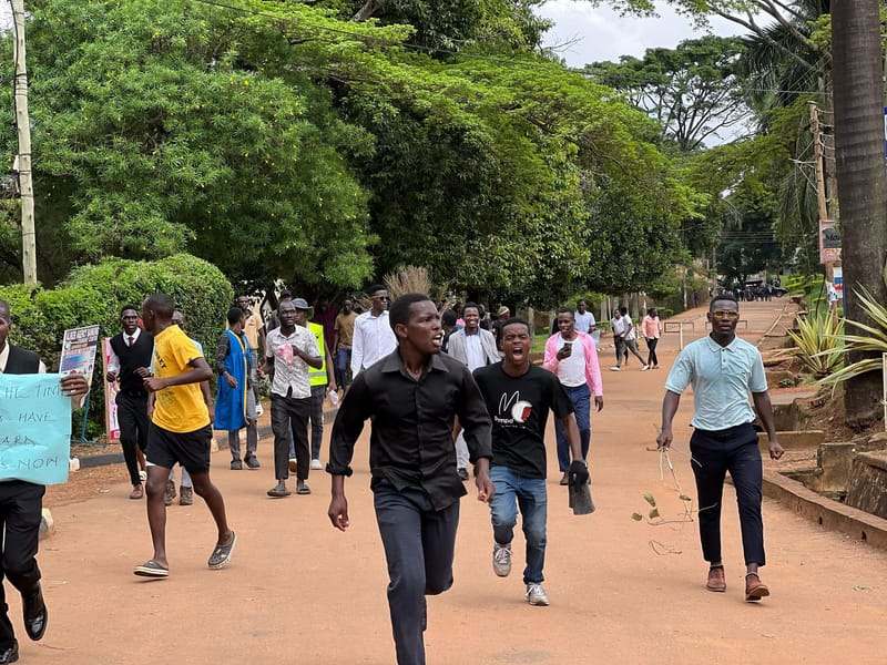 Police Fire Tear Gas, Live Bullets to Disperse Protesting Kyambogo University Students