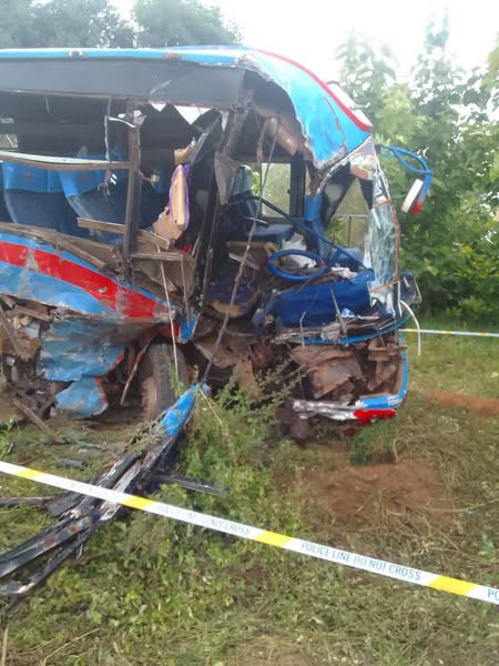 One Dead, Several Injured in Fatal Crash Involving Baby Coach and Fuel Truck in Alwi