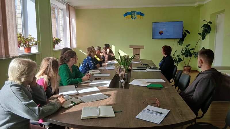 У ДІАЛОЗІ ДОСВІДУ Й ЗАПИТУ: ЗАСІДАННЯ ШКОЛИ МОЛОДОГО ВИКЛАДАЧА