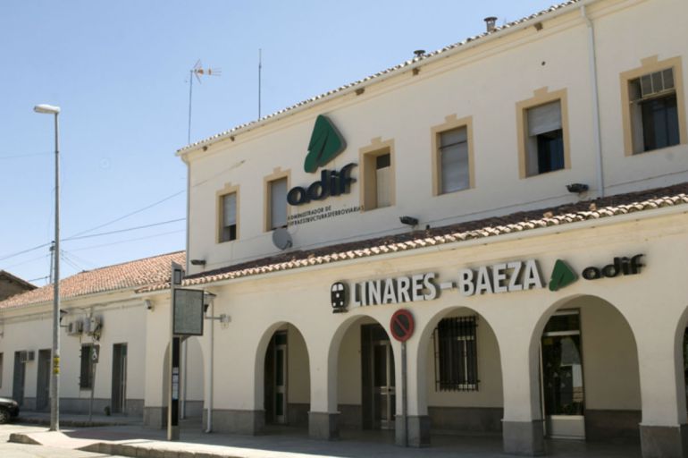 Adif licita por 4,6 millones la instalación de cerramientos en la traza ferroviaria en Jaén, Granada y Almería